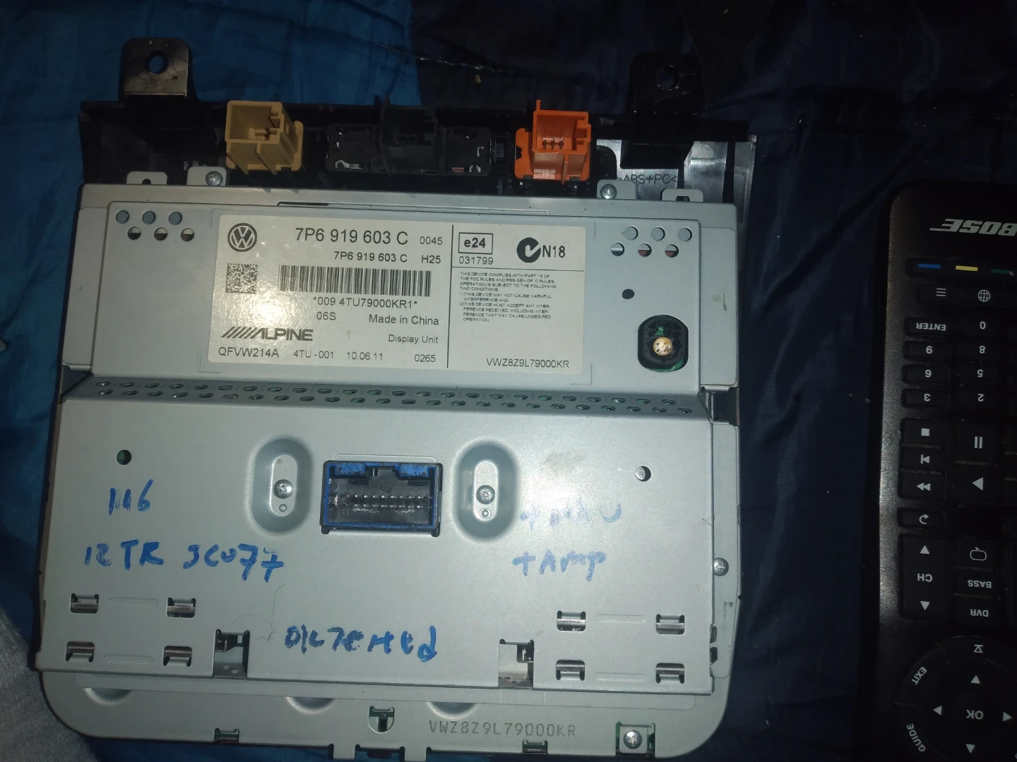 Volkswagen Car Stereo Display Unit RCD 330 - photo 3