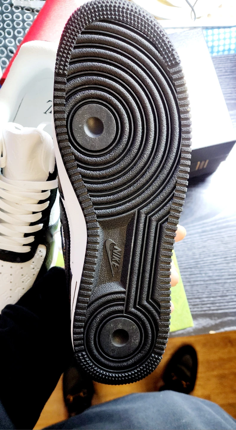 Nike Air Force 1 LV x Gucci Sneakers - photo 3