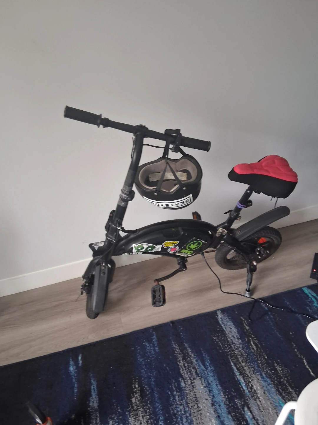 Jetson Electric Scooter with Helmet