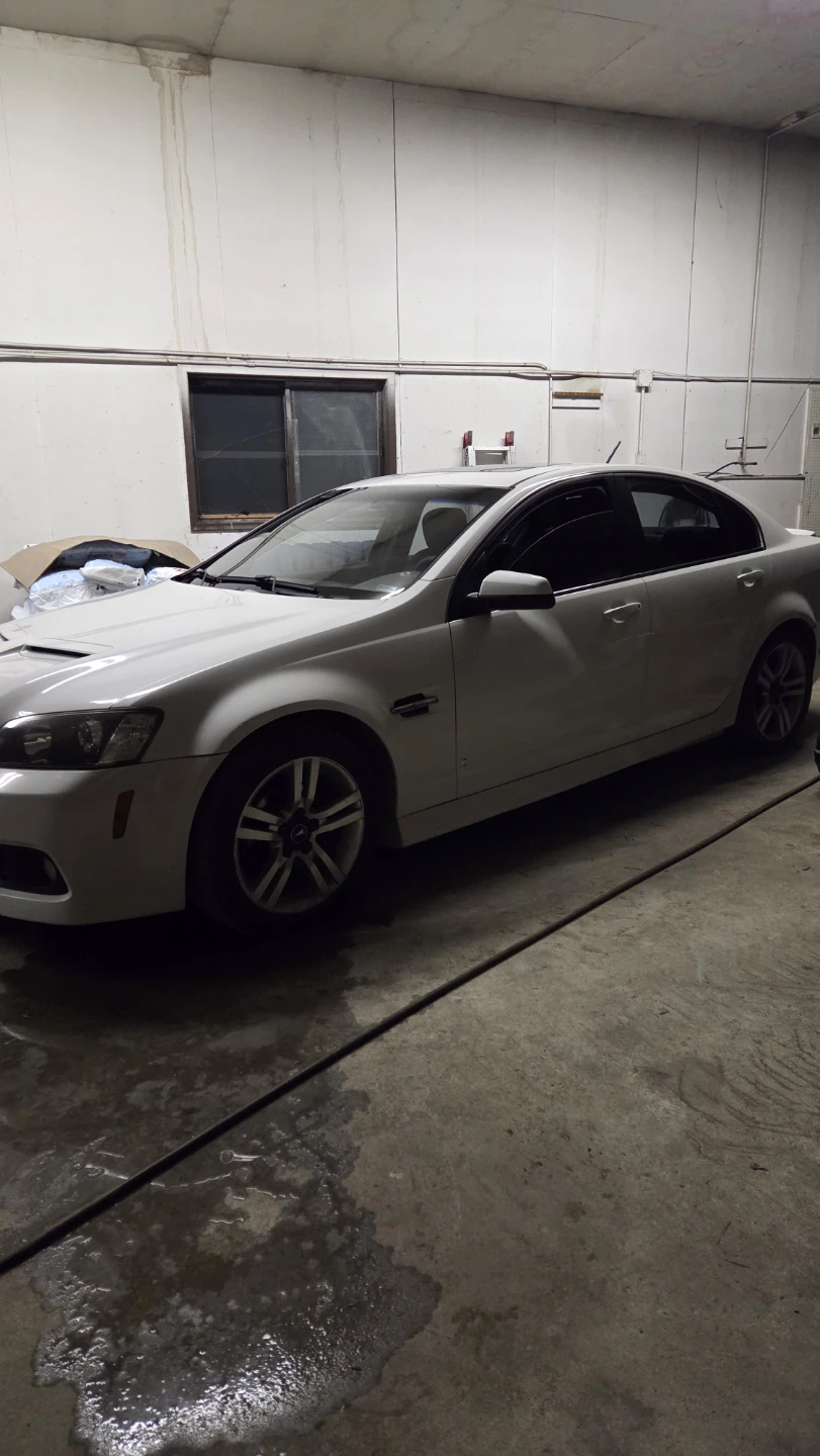 White Pontiac G8 Sedan - photo 4