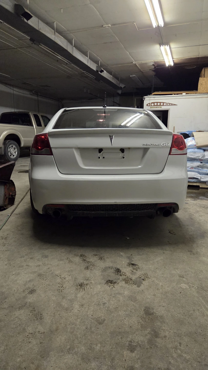 White Pontiac G8 Sedan - photo 5