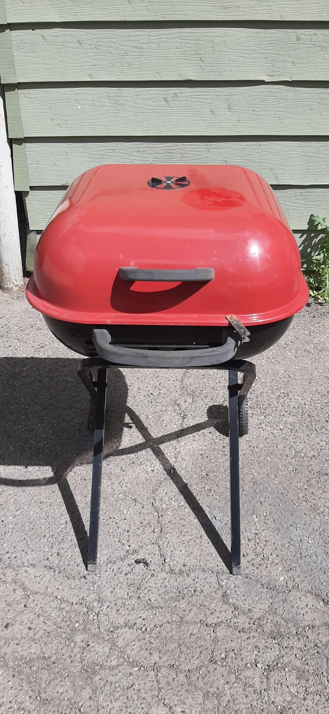 Weber Portable Charcoal Grill READ DESCRIPTION ON SIZE
