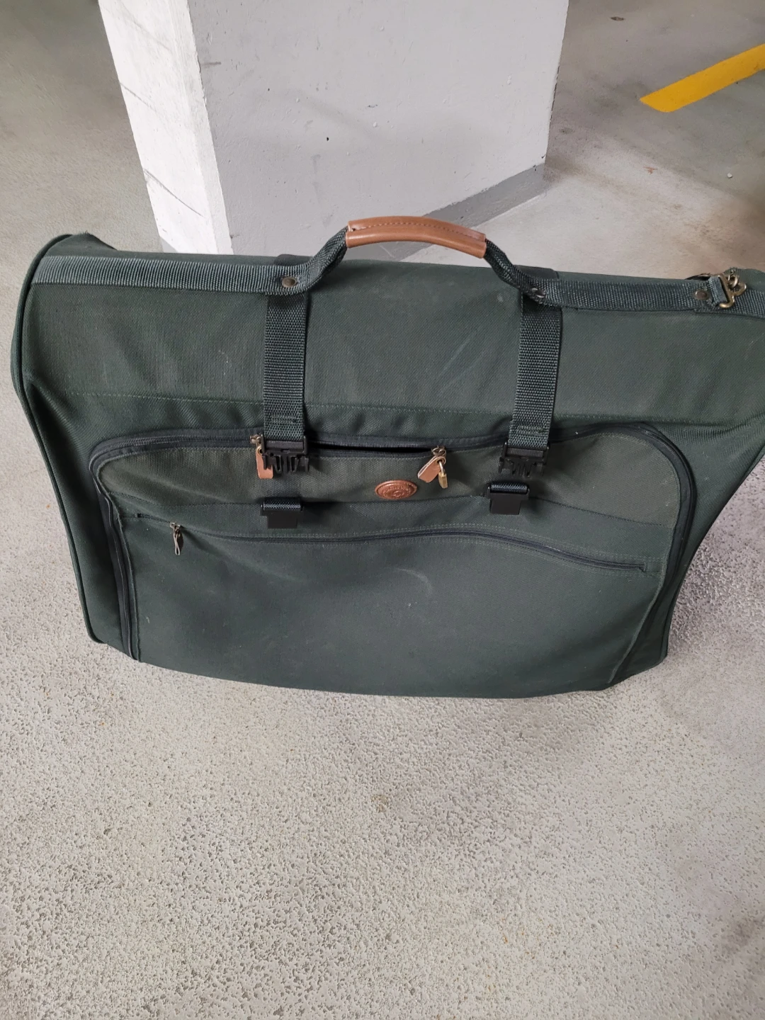 SAMSONITE RETRO LUGGAGE ON WHEELS