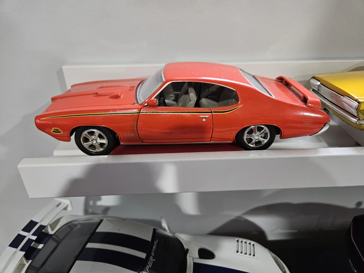 1/24 Assorted die-cast Model Cars - photo 5