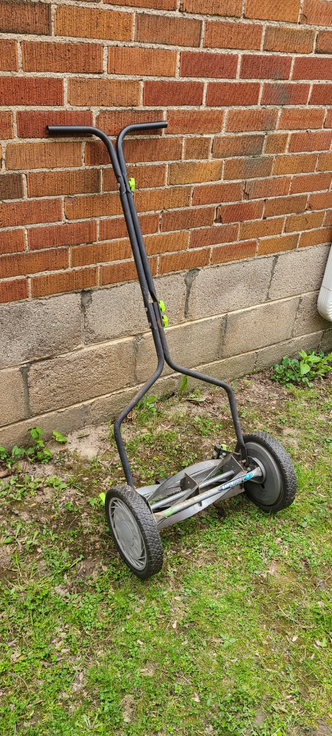 Manual Lawnmower / Reel Mower - Works Okay