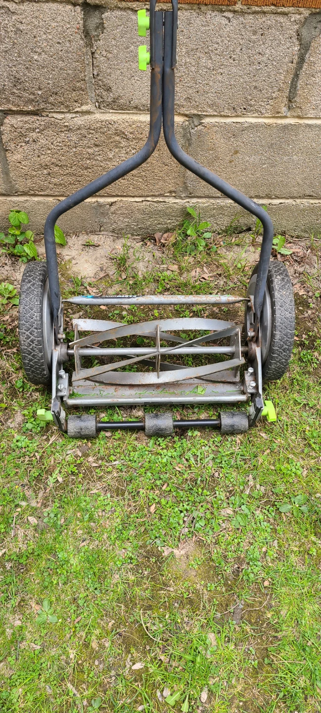 Manual Lawnmower / Reel Mower - Works Okay - photo 3