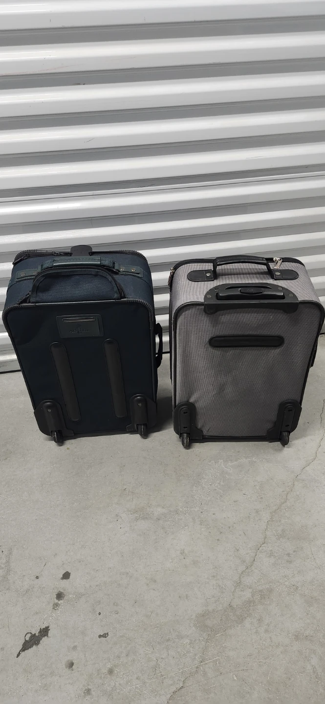 19" and 20" Carry on luggage of 2, one for $10 - photo 2