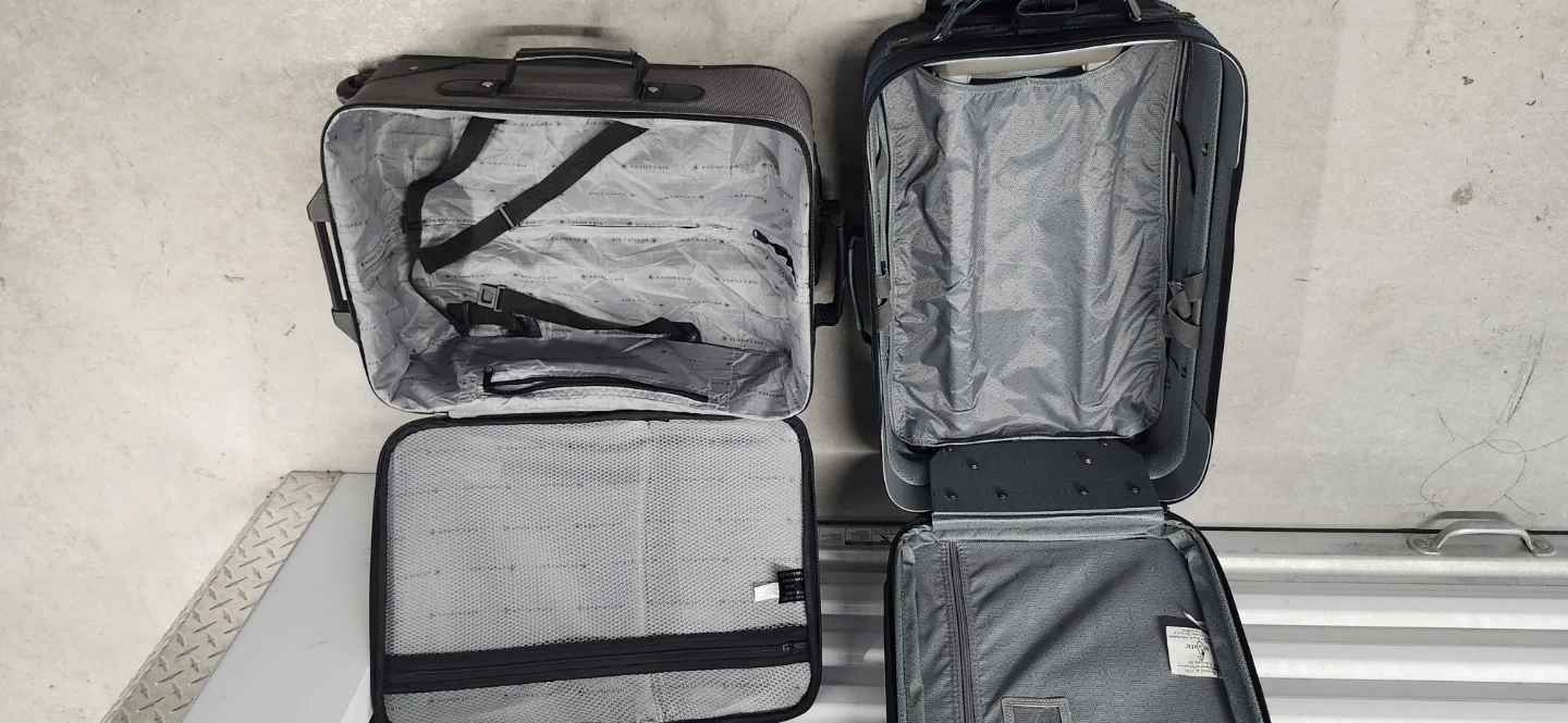19" and 20" Carry on luggage of 2, one for $10 - photo 4