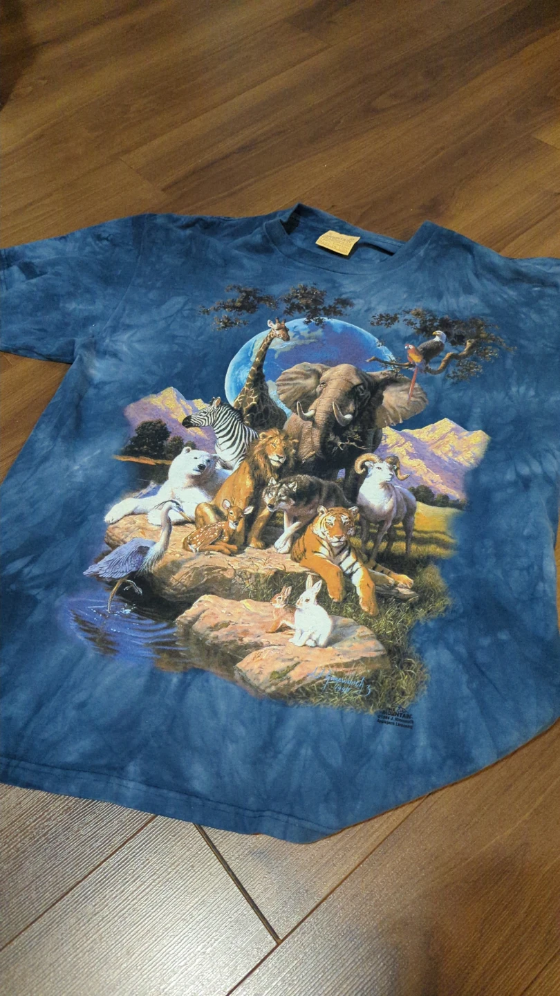 The Mountain "Gathering" T-Shirt XL