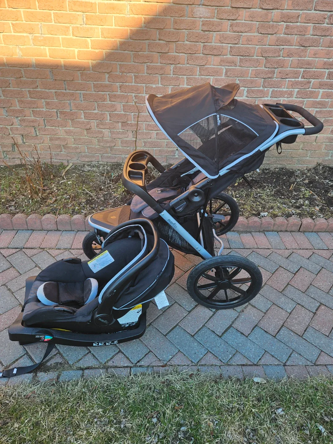 Evenflo Litemax 35 Travel System Stroller and Car Seat