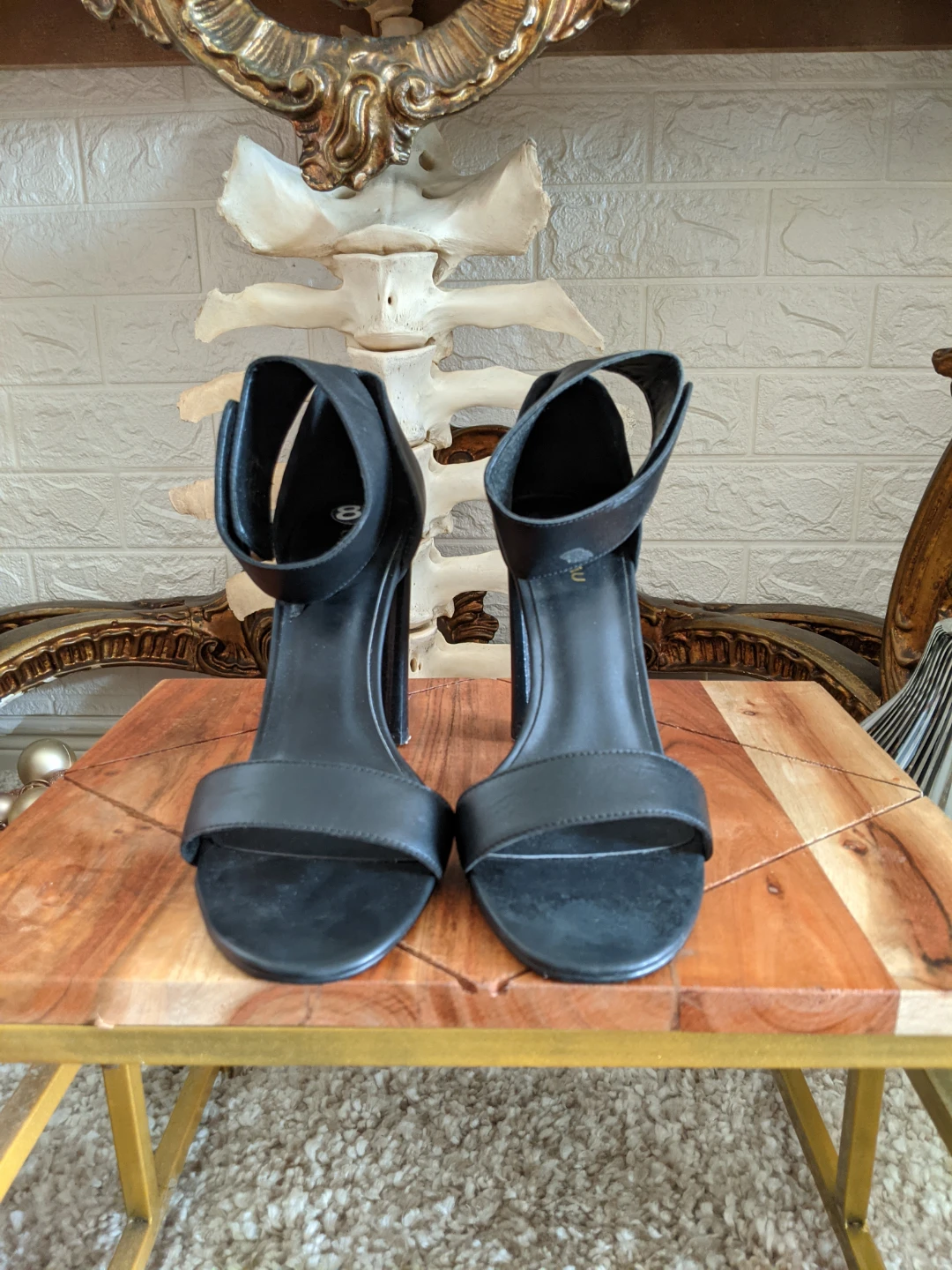 LE CHÂTEAU Black Heel Sandals size 8.5