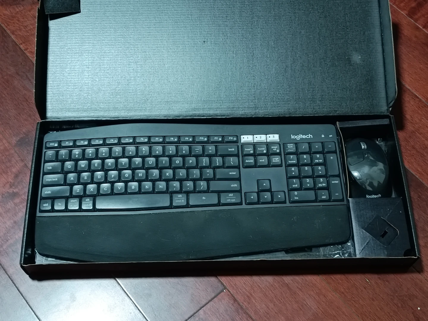 Logitech Performance MK850 Wireless Keyboard and Mouse Combo