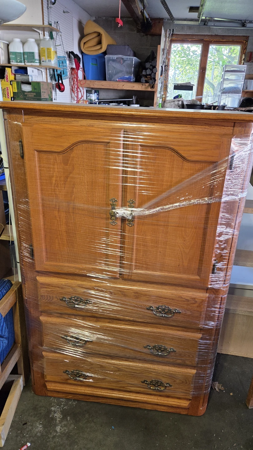 Wooden entertainment unit with Drawers