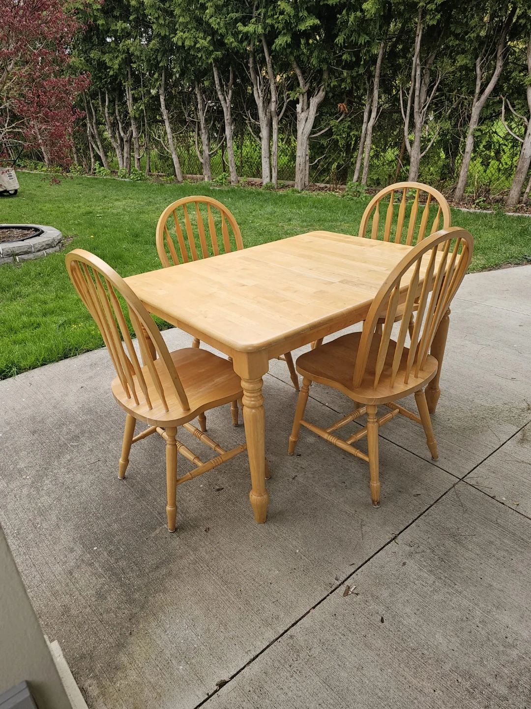 Light Wood Dining Table and 4 Chairs with extension