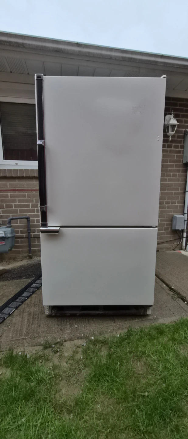 Frigidaire Fridge – Working Great – Bottom Freezer