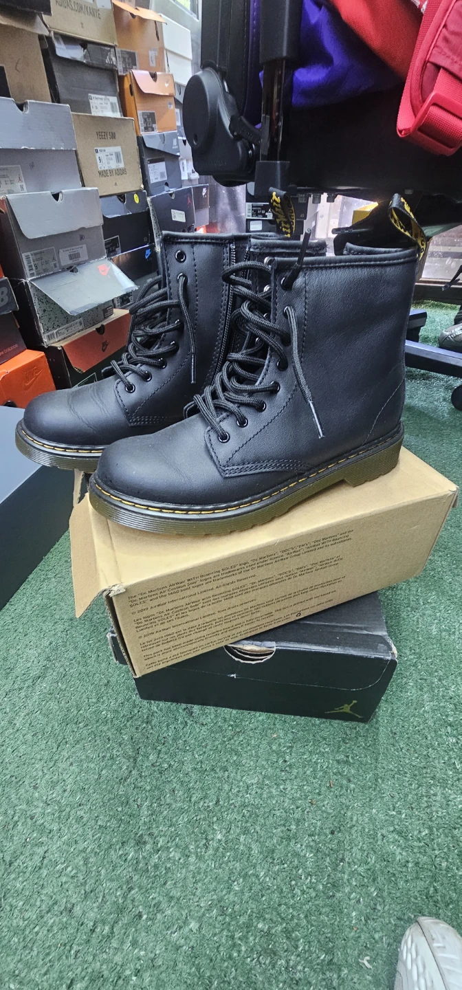 Dr. Martens 1460 J Black Leather Boots Size 4 UK - photo 2