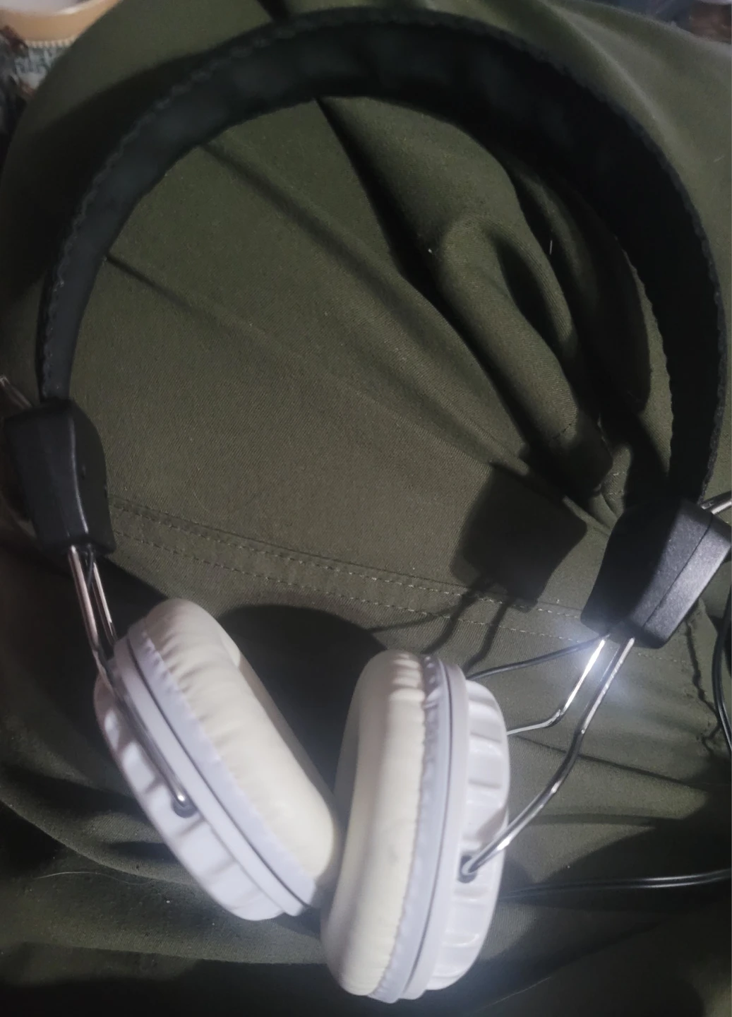 Molson Canadian Live Headphones with Maple Leaf Design