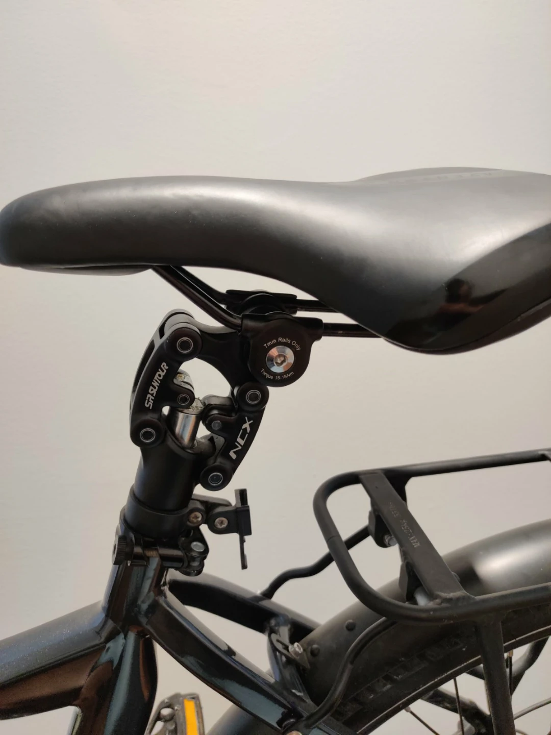 Aventon Level V1 L E-Bike & Accessories 180km only! - photo 2