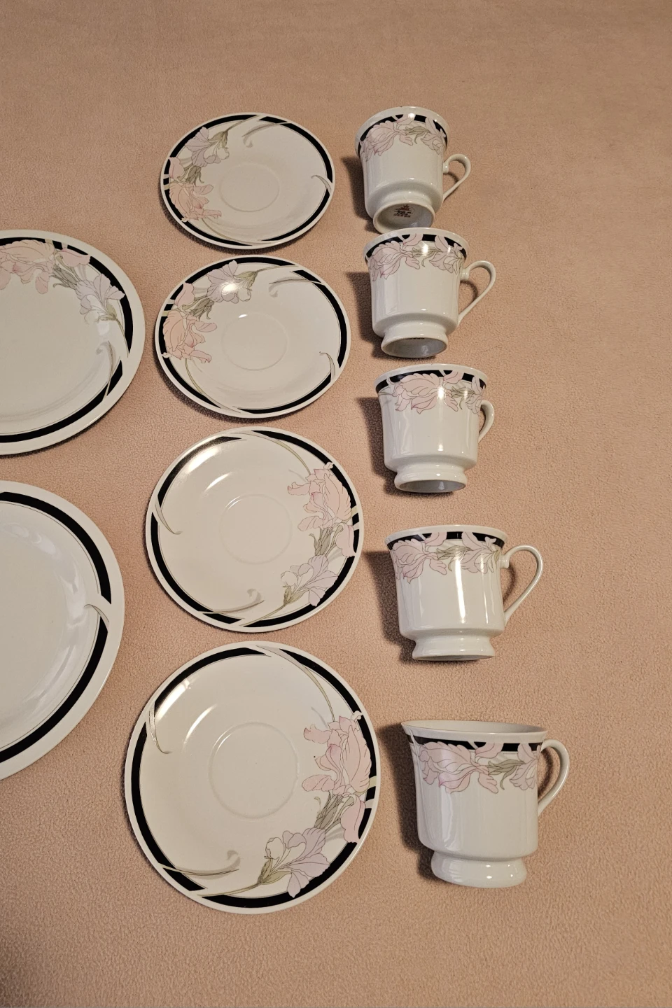 $5 for all 16-piece China Set - photo 2
