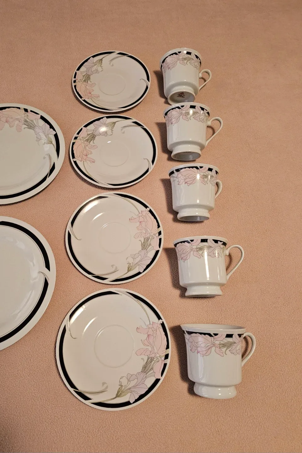 $5 for all 16-piece China Set - photo 2