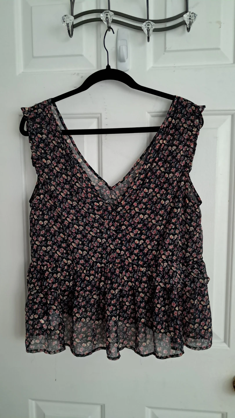Women's Floral V-Neck Tank Top - photo 2