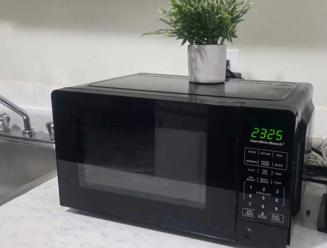 Hamilton Beach Black Microwave - photo 2