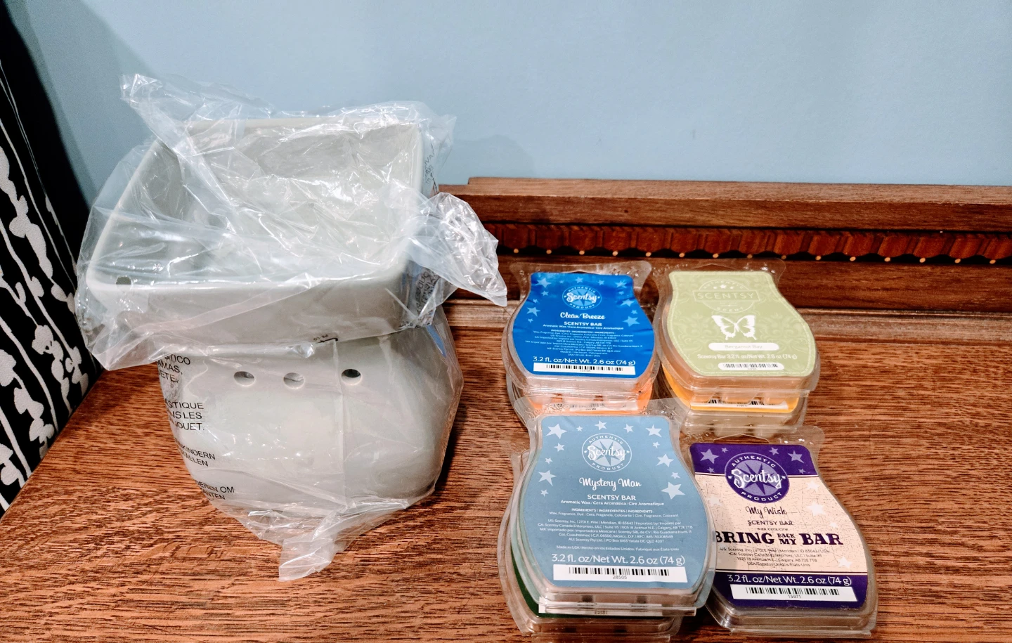 Scentsy Warmer and 5 Scent Bars