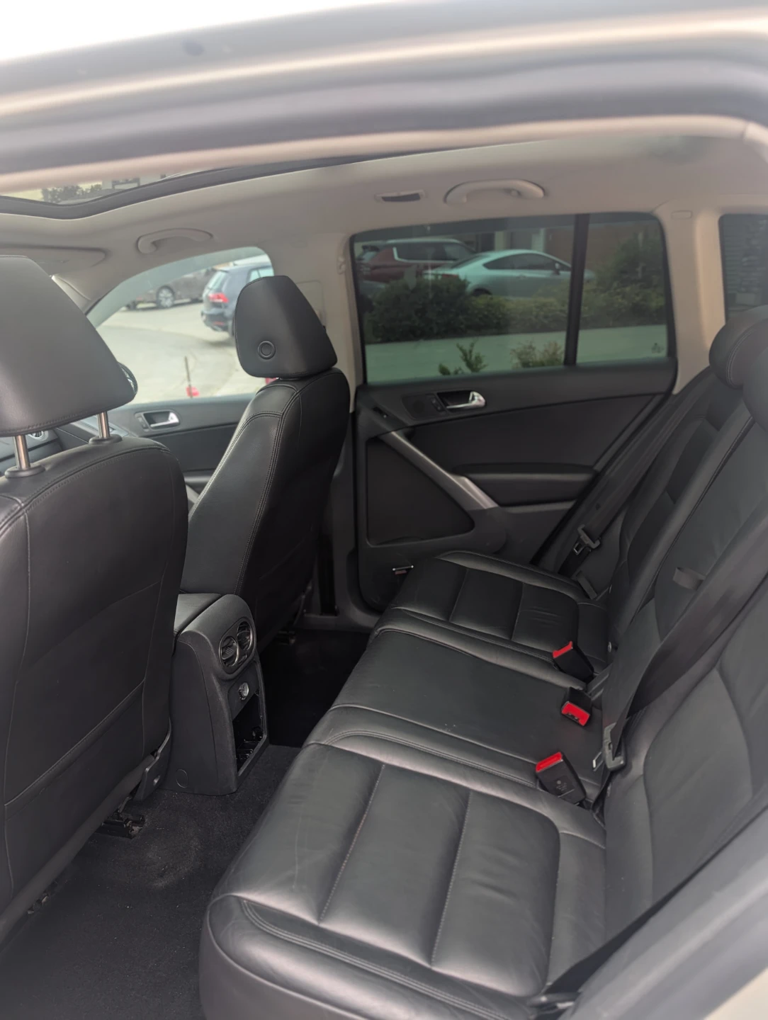 Volkswagen Tiguan SUV - photo 5