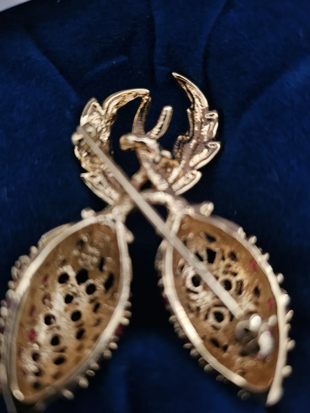 Camrose & Kross Gold Berry Brooch with  coa and original box. - photo 2