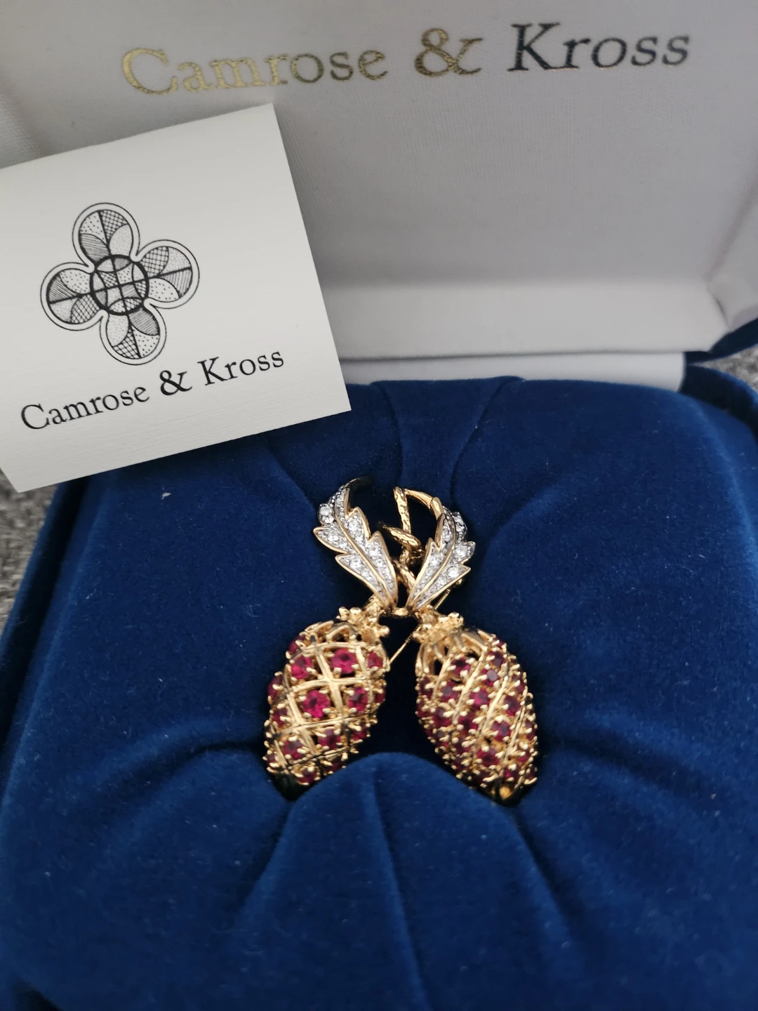 Camrose & Kross Gold Berry Brooch with  coa and original box. - photo 3
