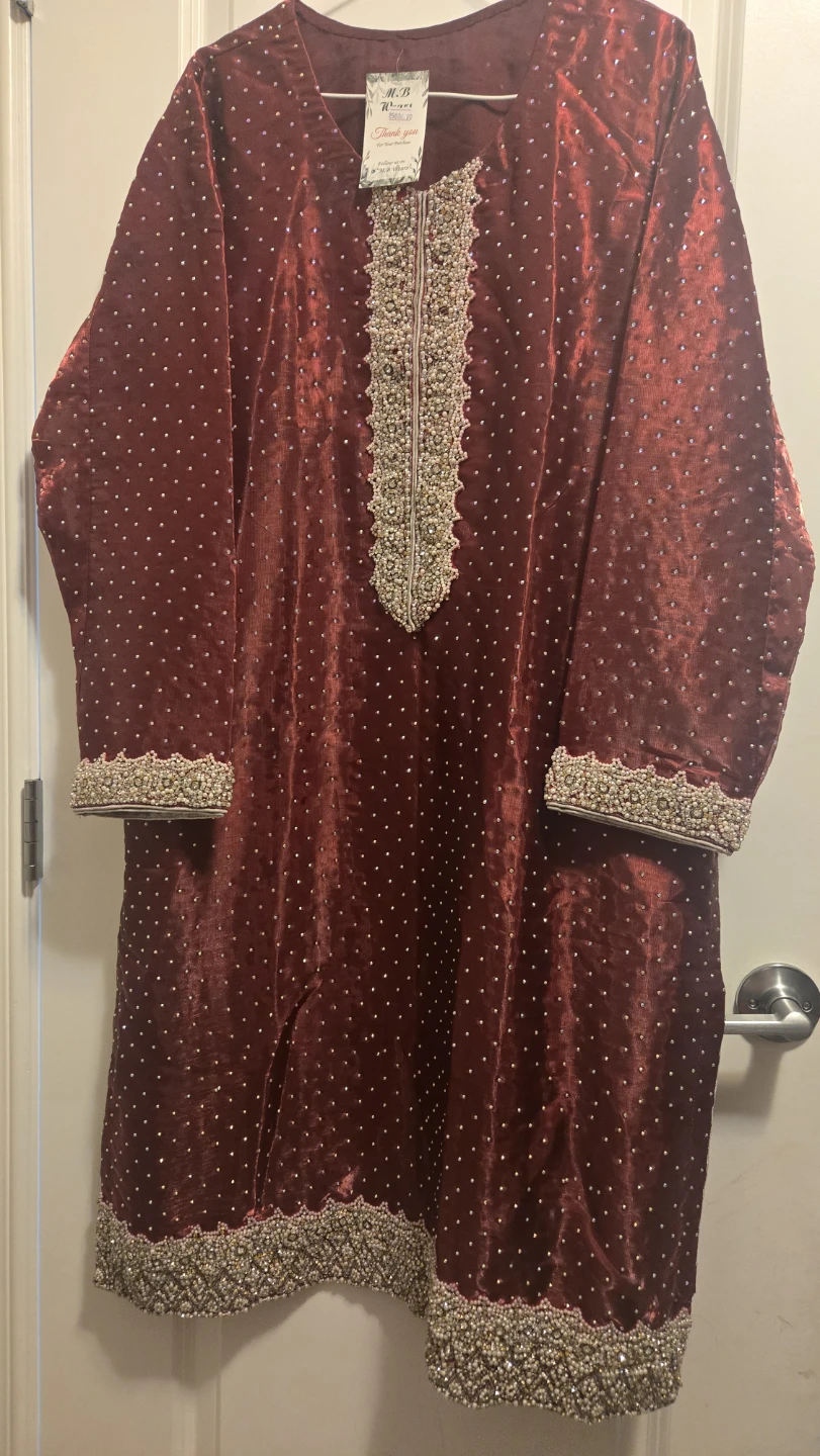 Maroon Embellished Kurti with Dupatta and Pants - photo 2