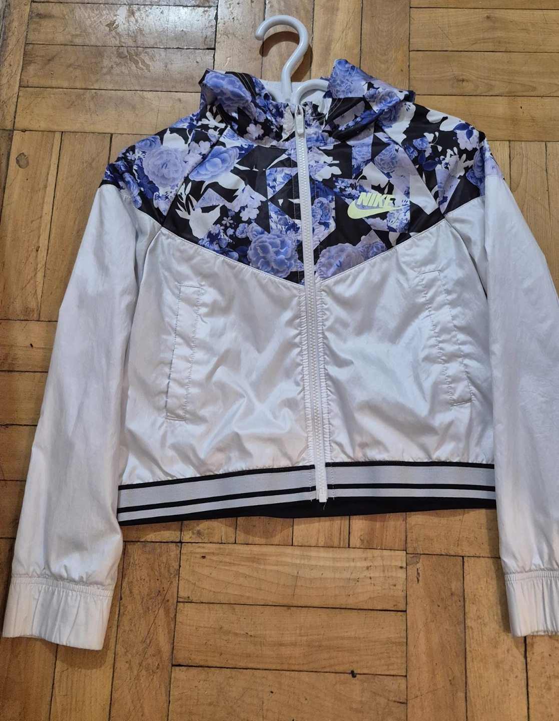 Nike Girl's Size LG Women's Windrunner Jacket
