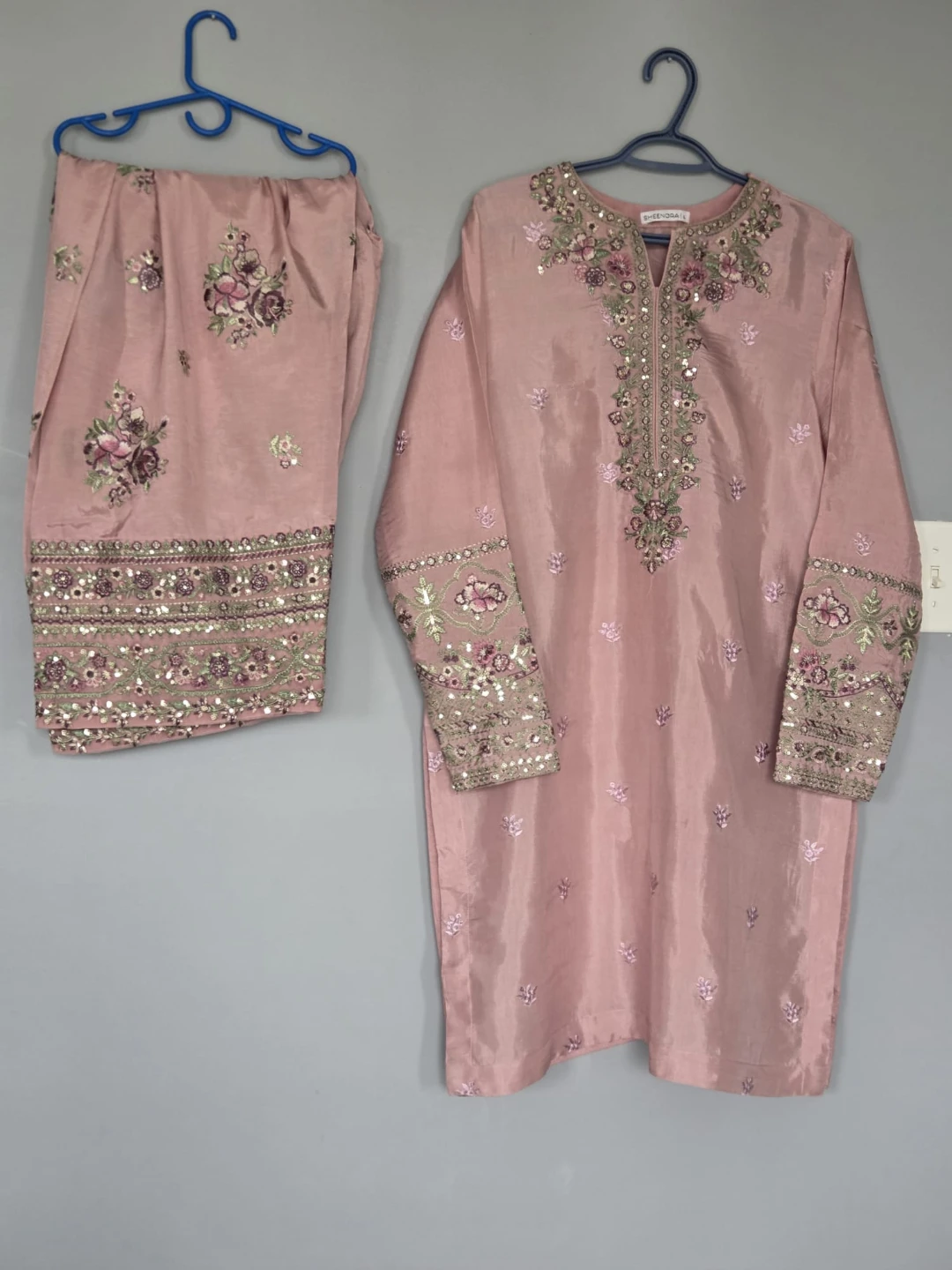 Women's Pink Embroidered Kurti with Pants and Dupatta - photo 2