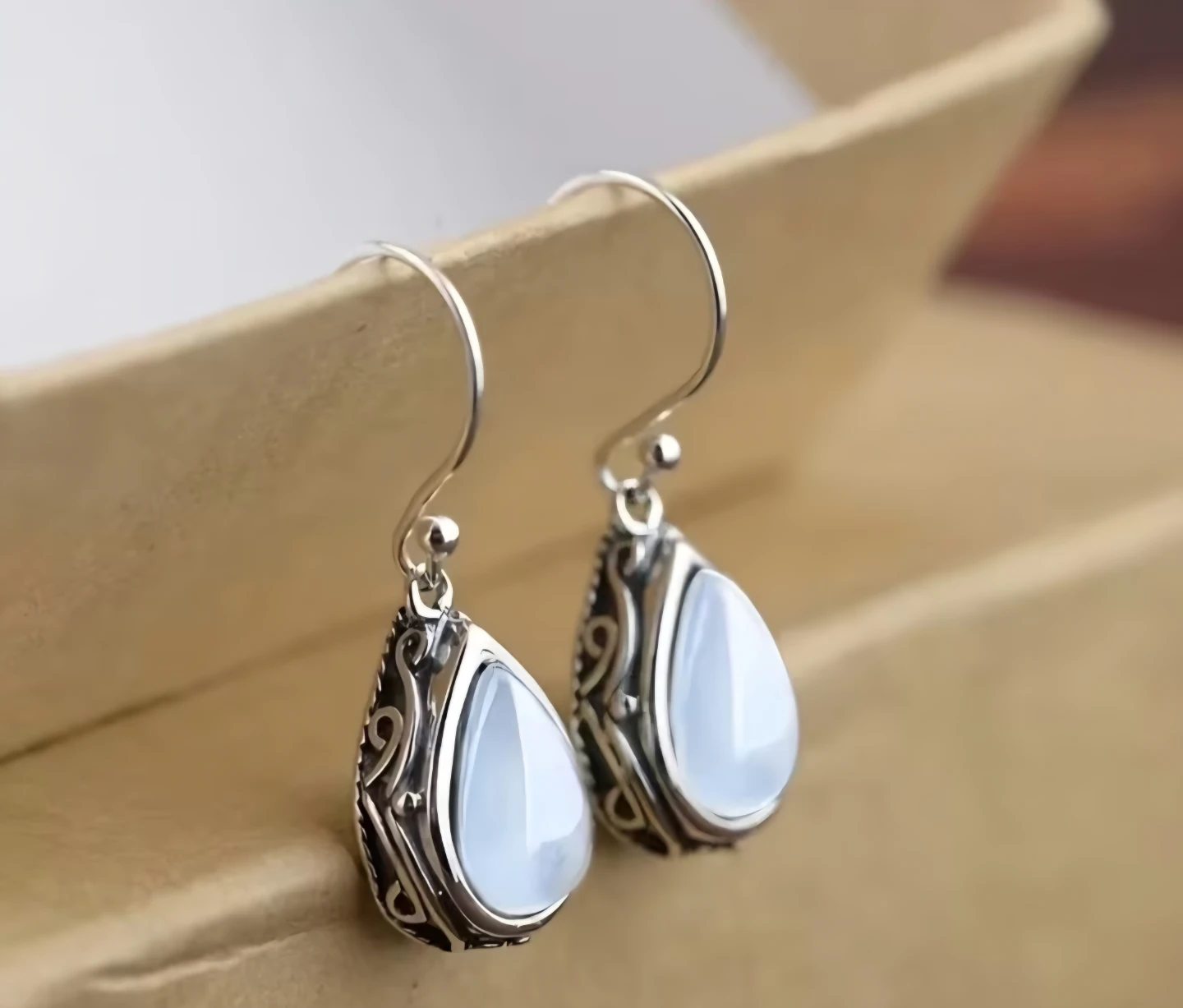 Vintage White Waterdrop Shaped Earrings