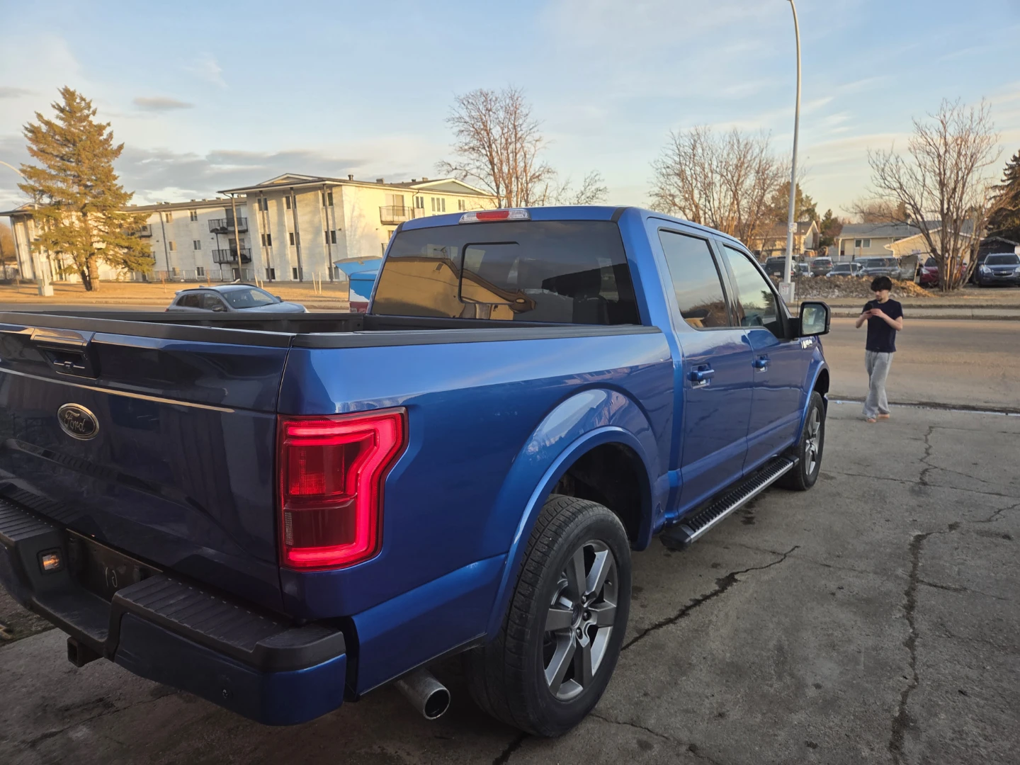 Blue Ford F-150 Lariat Truck - photo 4