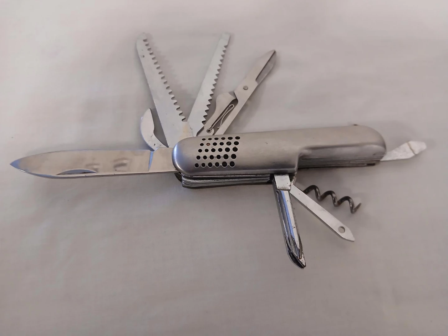 2 Swiss Army Style Multi-tool Pocket Knives. $12 EACH. - photo 3