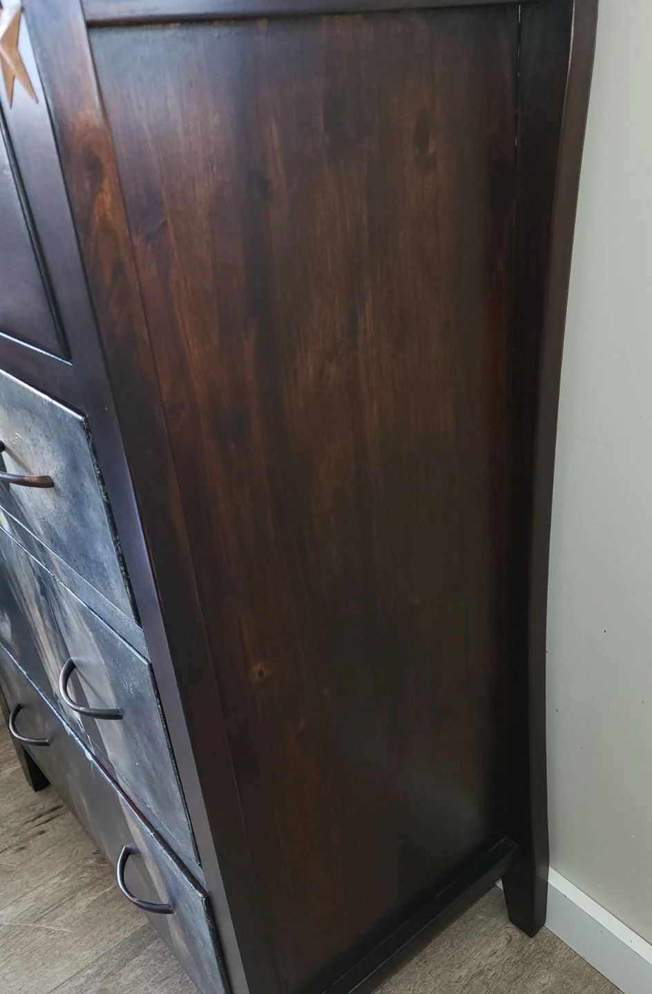 Dark Wood Dresser with Horse Graphic - 6 Drawers - photo 5