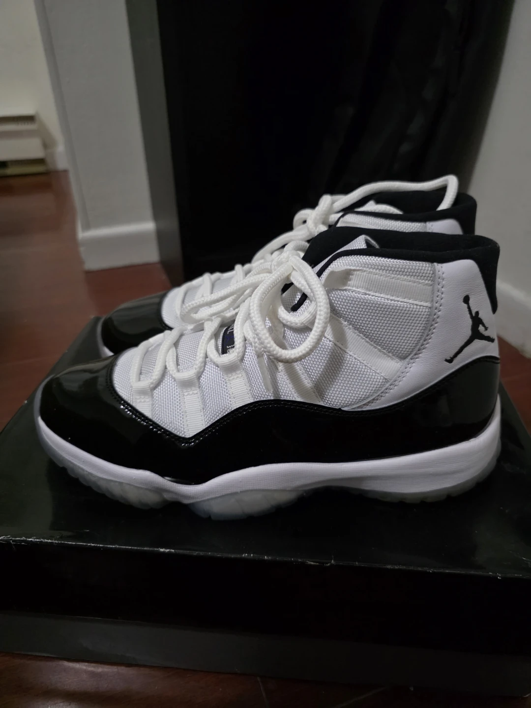NEW! Air Jordan 11 Retro white/black Concord size 9.5 378037-100