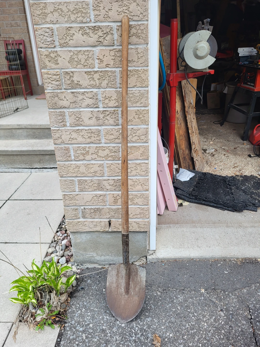 Round Point Shovel Tool