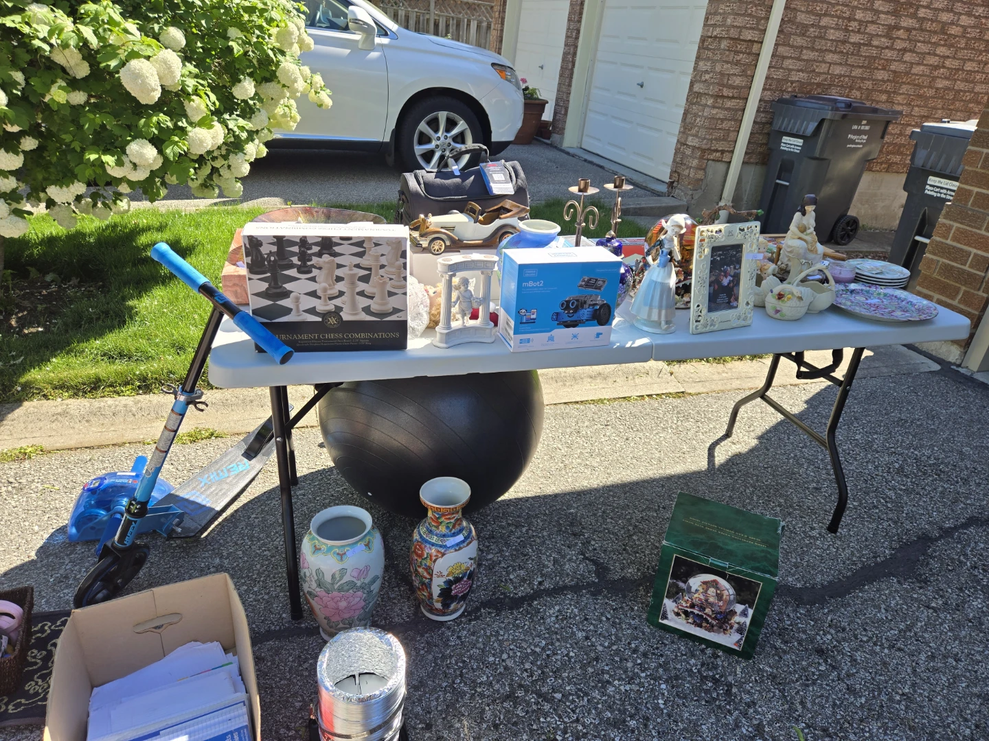 Garage sale till 2 p.m. Kennedy Rd and Eglinton Sat. & Sun - photo 4