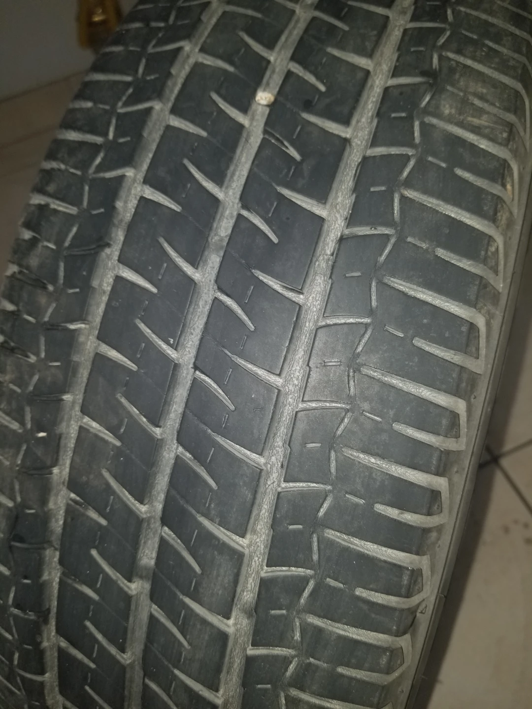 Set of 4 used tires - photo 2