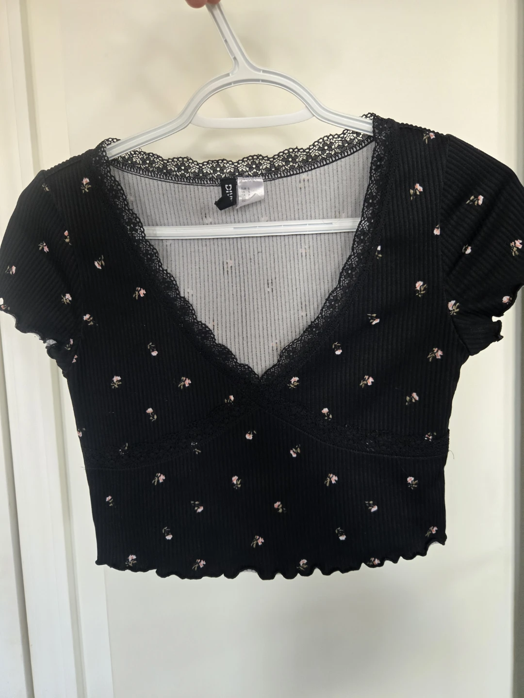 Black Floral Lace Trim Crop Top