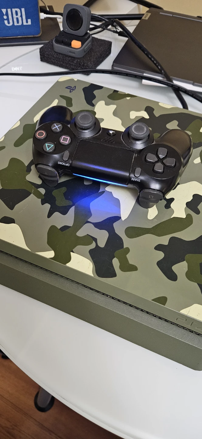 PS4 Slim 1TB - Call of Duty WWII Limited Edition - photo 2