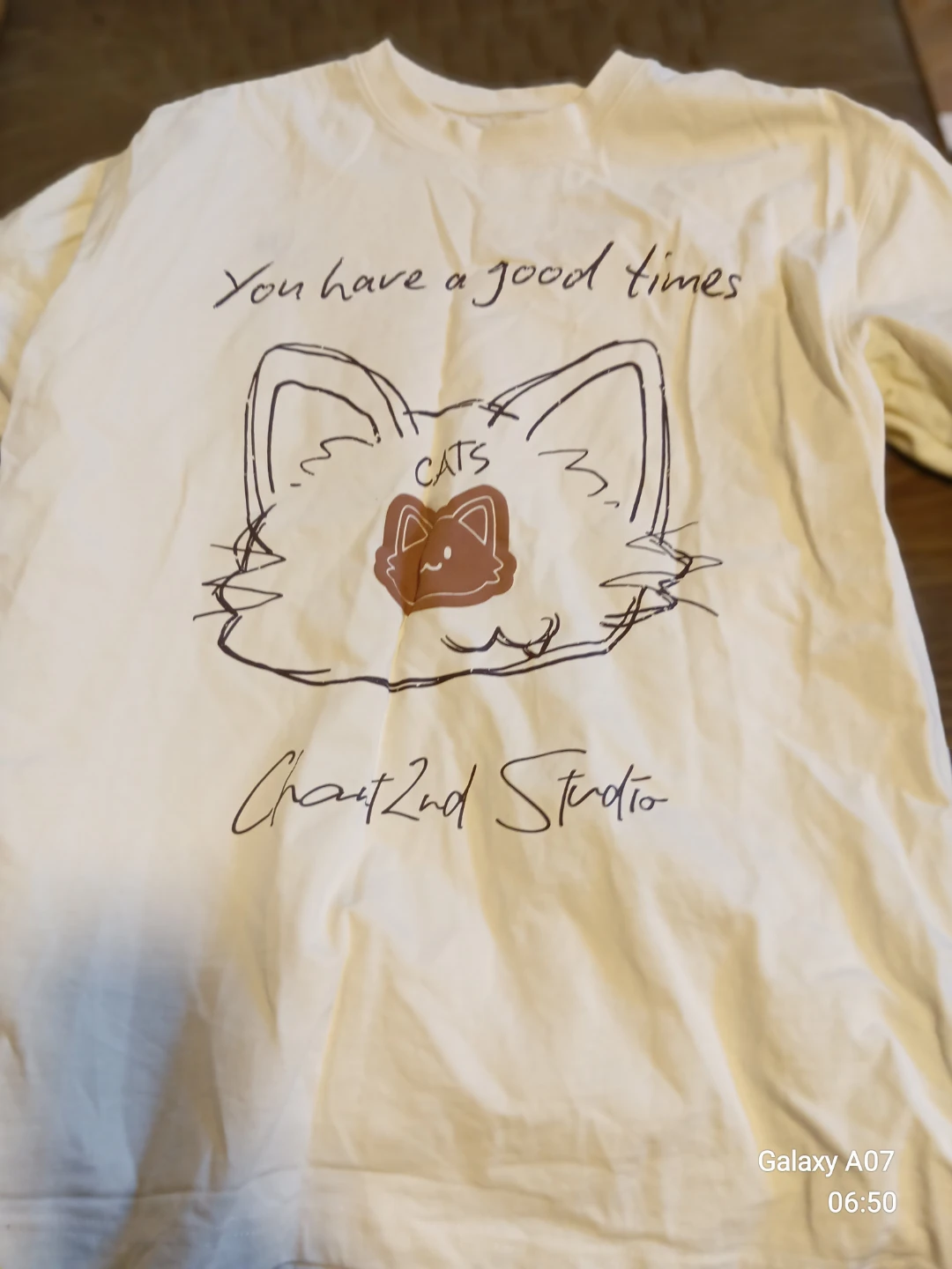 Chart 2nd Studio Cat Graphic T-Shirt