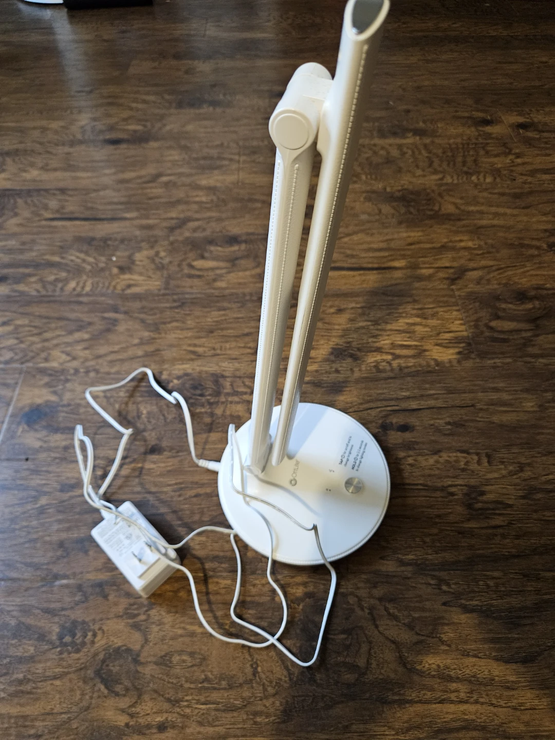 White LED Desk Lamp with Adjustable Brightness and Colour