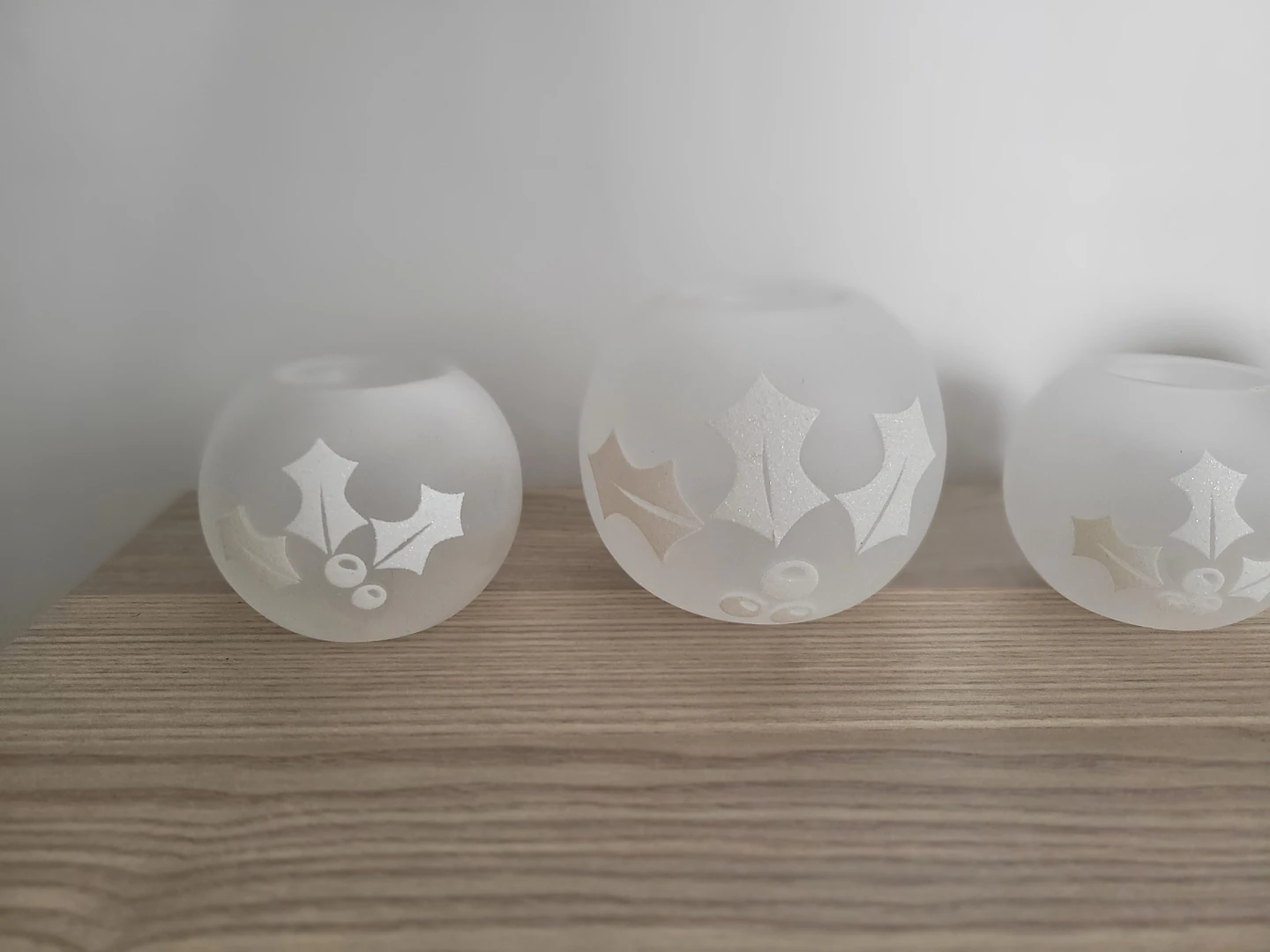 Set of 4 Frosted Glass Votive Holders with Holly Design