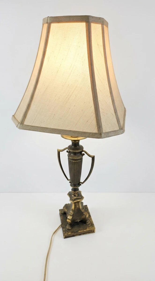 Vintage Table Lamp with Decorative Base - photo 2