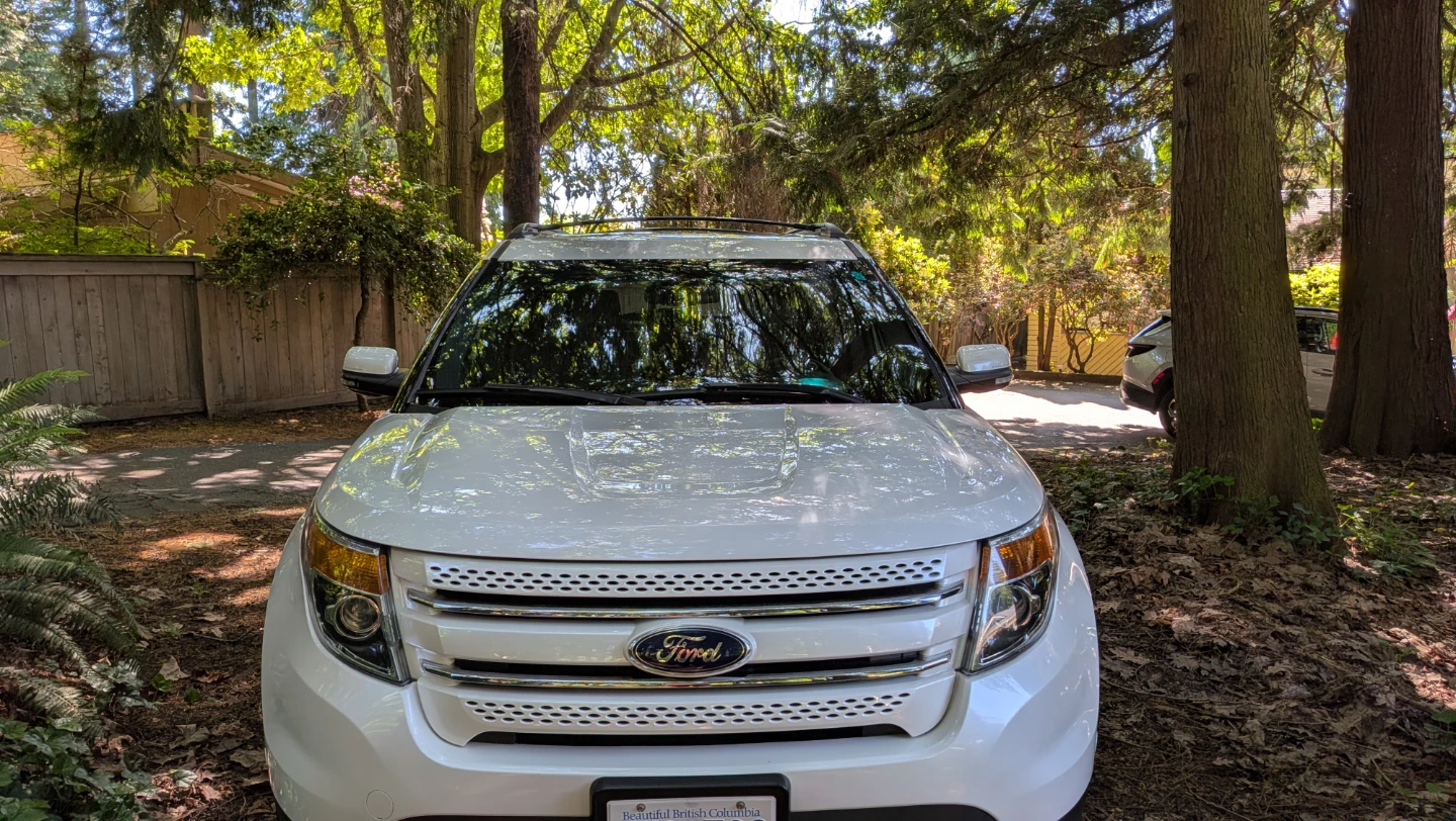 White Ford Explorer Limited SUV - photo 4