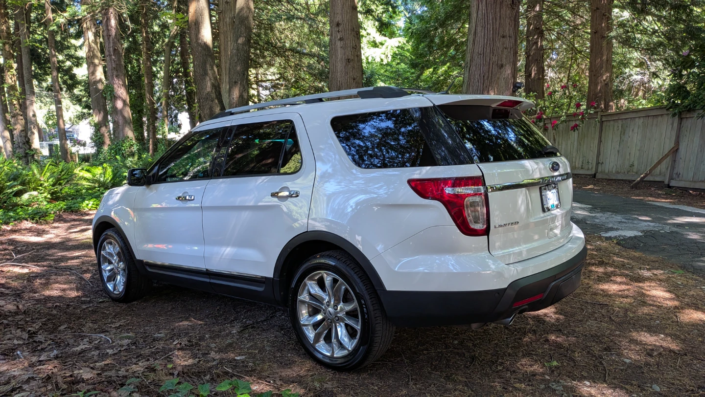 White Ford Explorer Limited SUV - photo 2