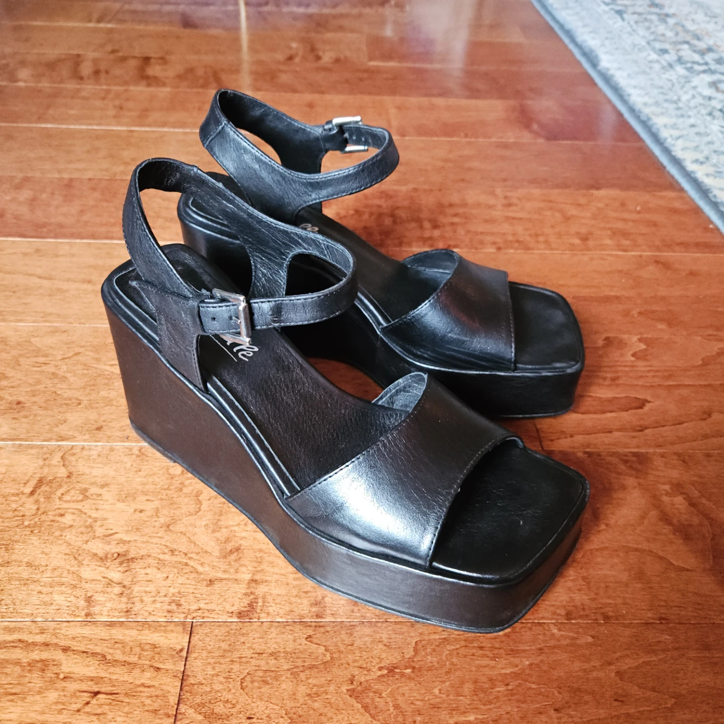 l'Intervalle Chunky Platform Sandals in Black Leather